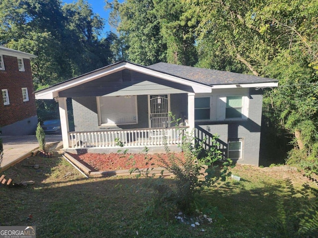 view of front facade with a porch and a front yard