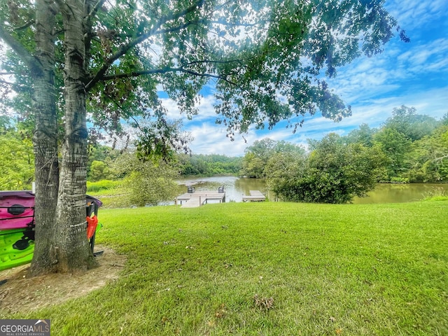 view of yard featuring a water view