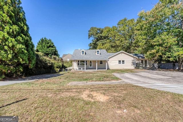 view of front of house featuring a front yard and covered porch