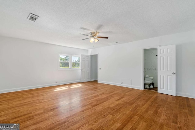 unfurnished room featuring light wood-type flooring, ceiling fan, and a textured ceiling