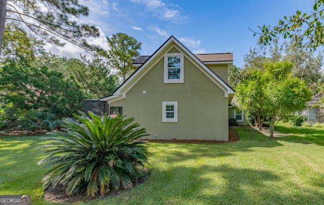 view of side of property featuring a lawn