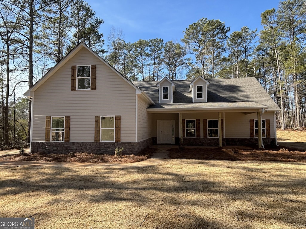 view of front of property with covered porch and a front lawn