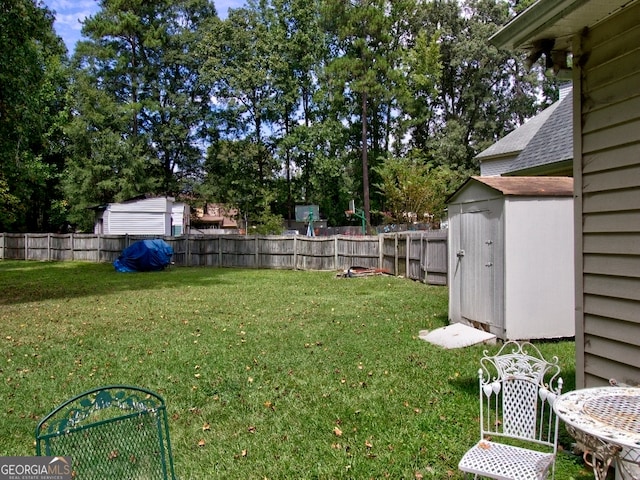 view of yard with a shed