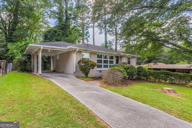 view of front of home with a front lawn and a carport