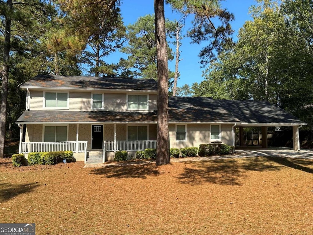 view of front of home featuring covered porch and a front yard