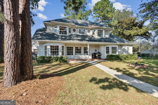 view of front of home with a front yard