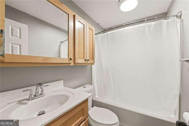 full bathroom featuring shower / bath combo with shower curtain, vanity, and toilet