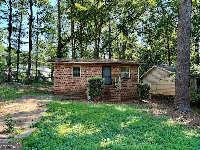 exterior space featuring a front lawn