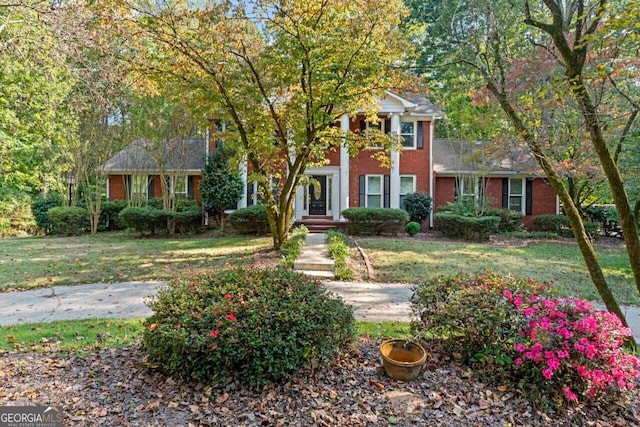 view of front of property with a front yard