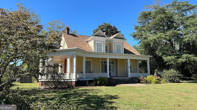 view of front facade with covered porch and a front yard