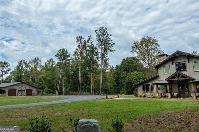 view of home's community featuring a yard