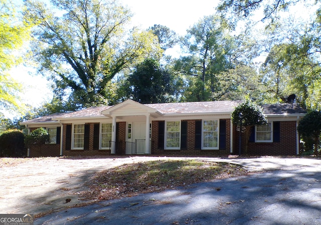 ranch-style house with a porch