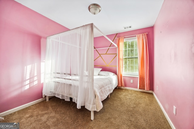 bedroom with carpet flooring