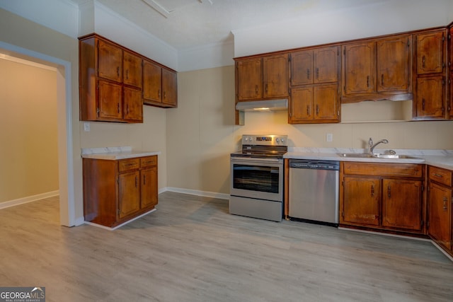 kitchen with light hardwood / wood-style flooring, stainless steel appliances, sink, and crown molding