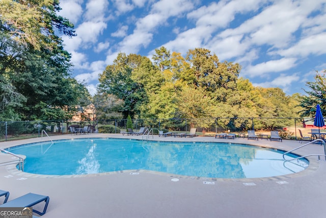 view of swimming pool