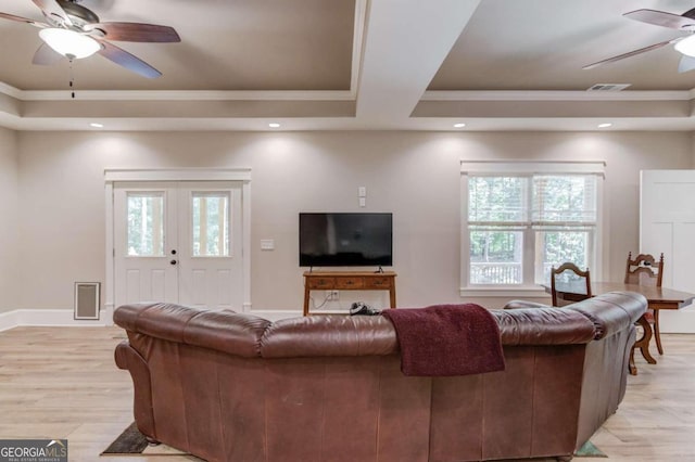 living room featuring light hardwood / wood-style floors, plenty of natural light, and ceiling fan