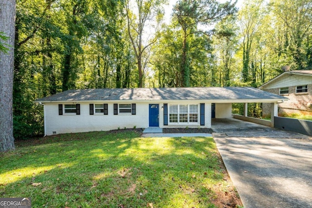 single story home featuring a front lawn and a carport