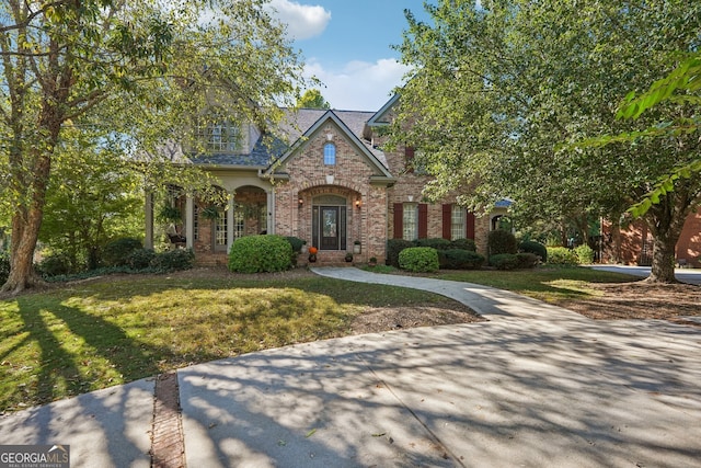 view of front facade with a front yard