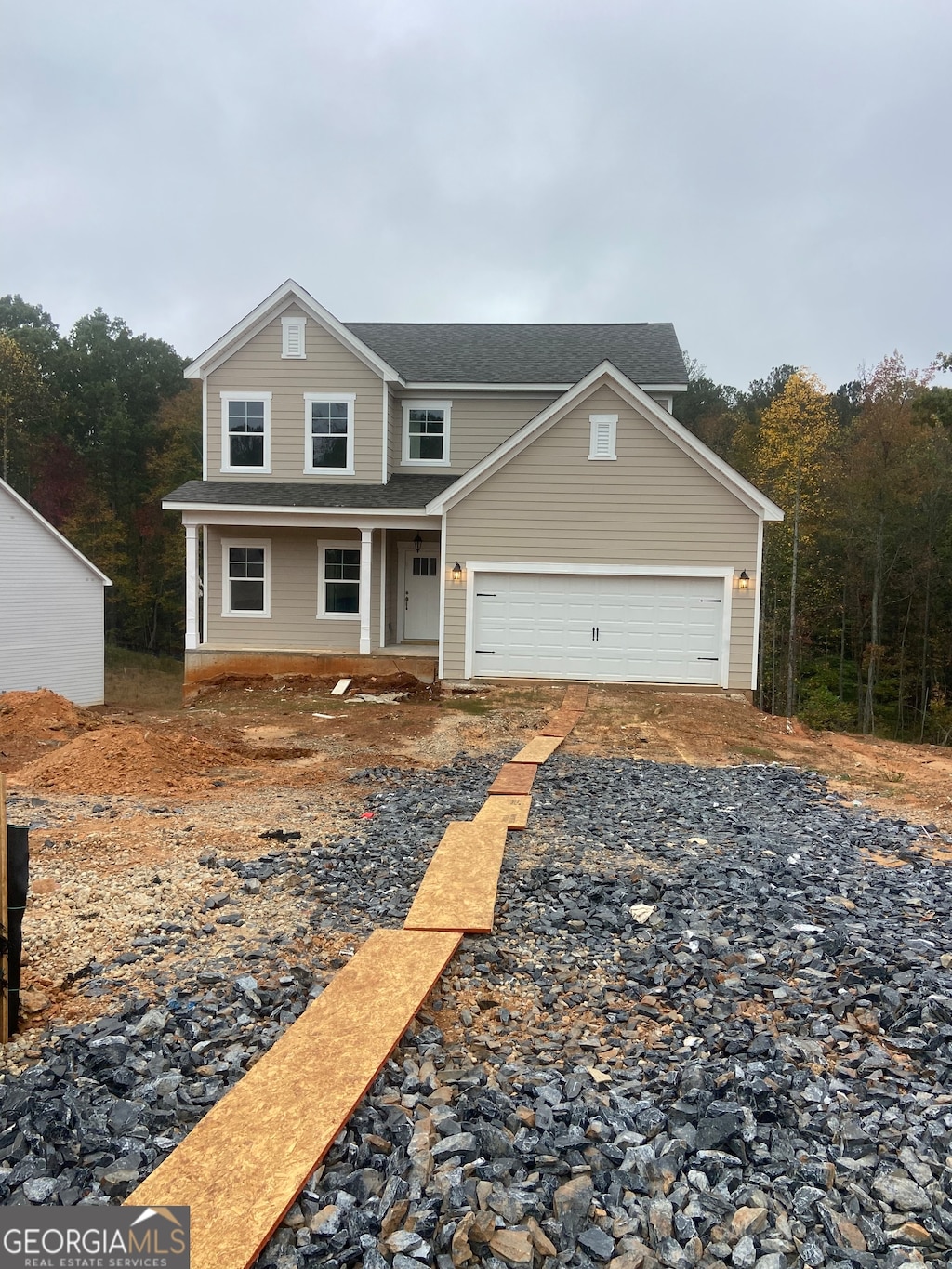 view of front property featuring a garage