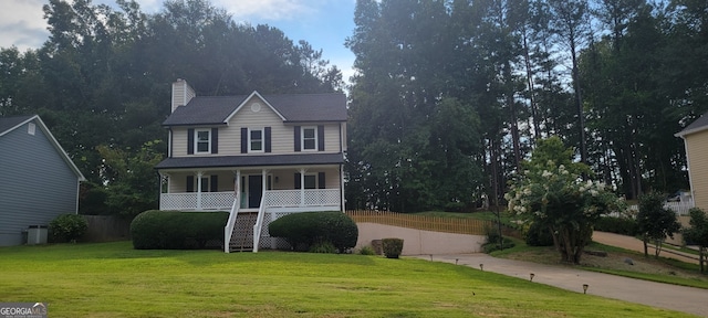 view of front facade featuring covered porch and a front lawn