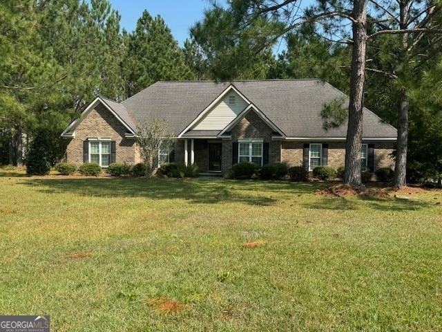 view of front of house featuring a front lawn