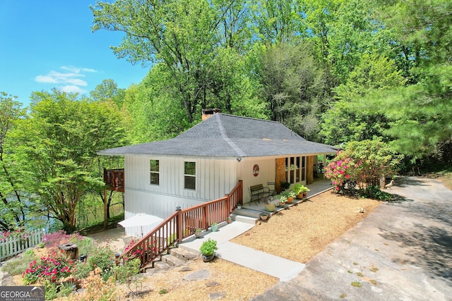 view of front of house featuring covered porch