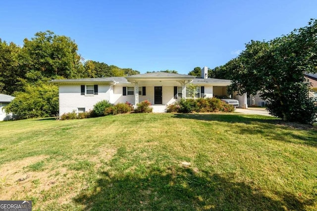 single story home with a front yard