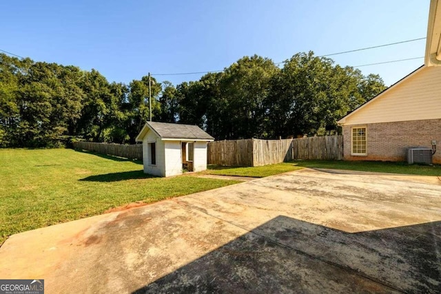 view of yard featuring a patio area, a shed, and central AC unit