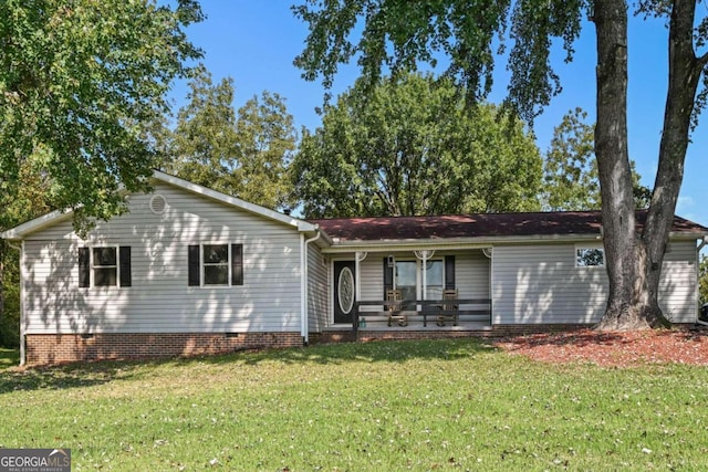 single story home with a front lawn