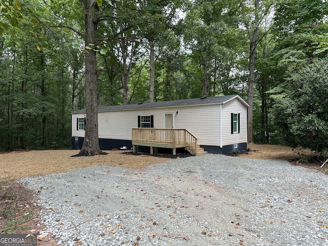 manufactured / mobile home featuring a wooden deck