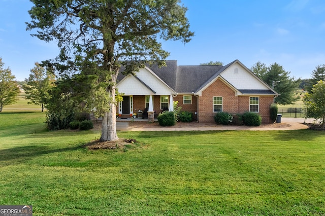 view of front facade with a front yard