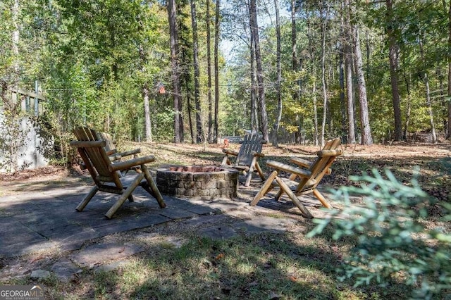 view of yard featuring an outdoor fire pit