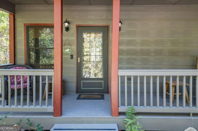 entrance to property featuring covered porch