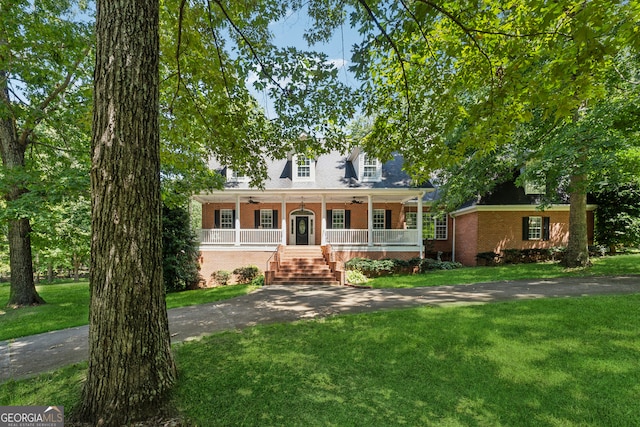 view of front of property featuring covered porch and a front yard