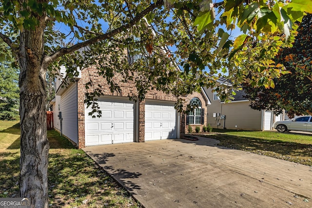 view of front of property featuring a front lawn and a garage