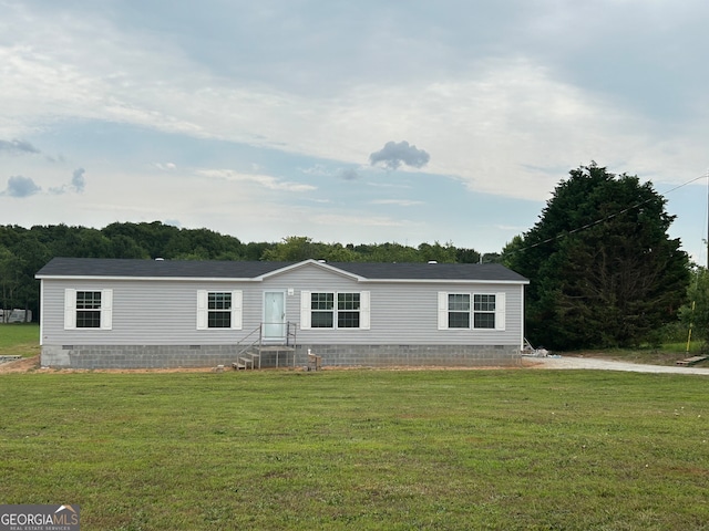 manufactured / mobile home with a front lawn