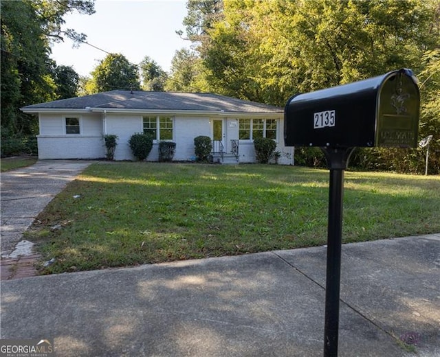 ranch-style home with a front yard