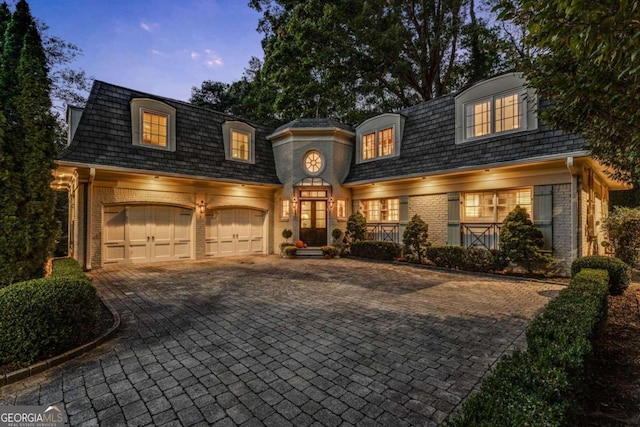 view of front facade featuring a garage