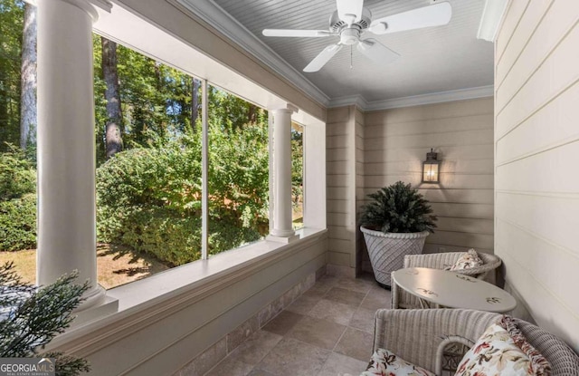 sunroom with ceiling fan