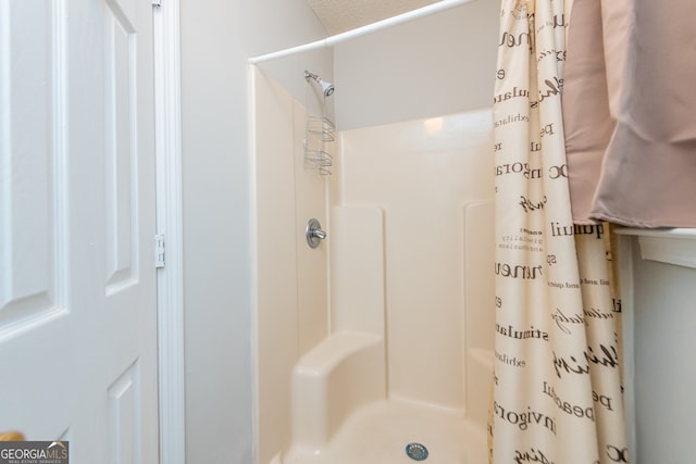 bathroom with curtained shower