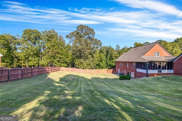 view of front of property featuring a porch and a front lawn