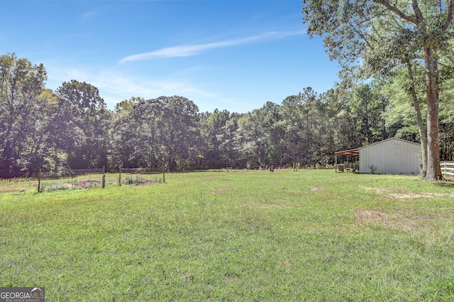 view of yard featuring a rural view