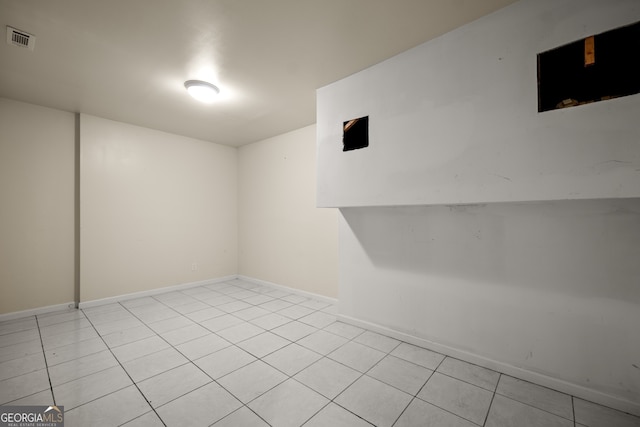 spare room featuring light tile patterned flooring