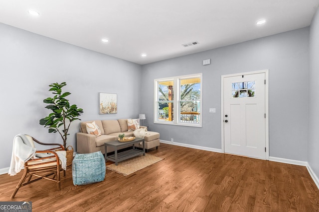 living room featuring recessed lighting, visible vents, baseboards, and wood finished floors