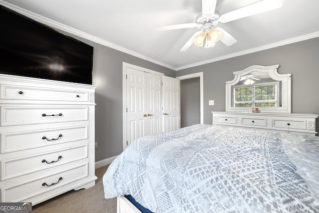 bedroom with crown molding, a closet, carpet, and ceiling fan