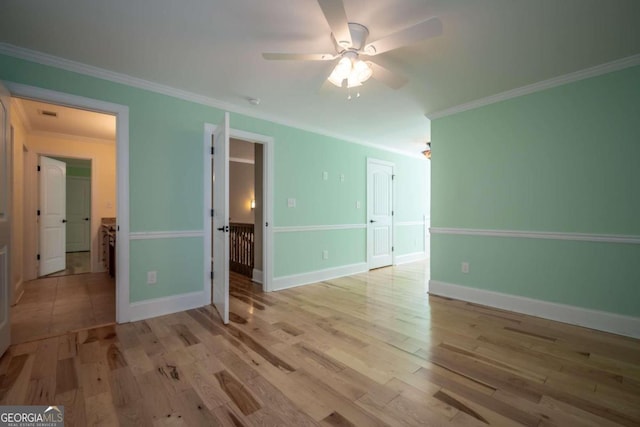 unfurnished room with crown molding, light hardwood / wood-style flooring, and ceiling fan