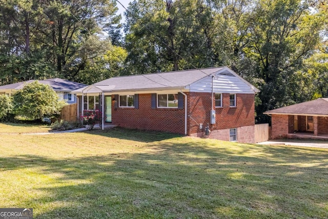 ranch-style house featuring a front yard