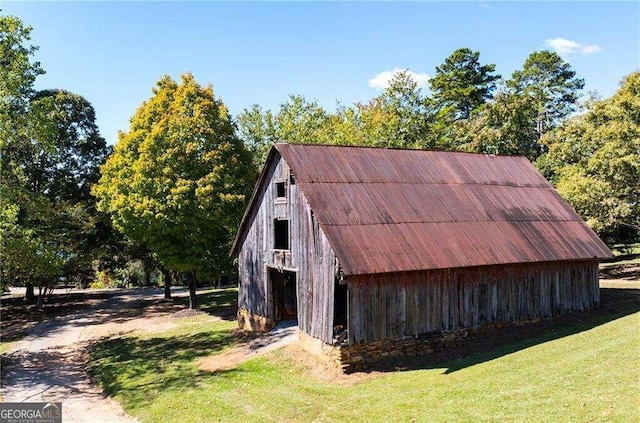 view of outdoor structure featuring a lawn