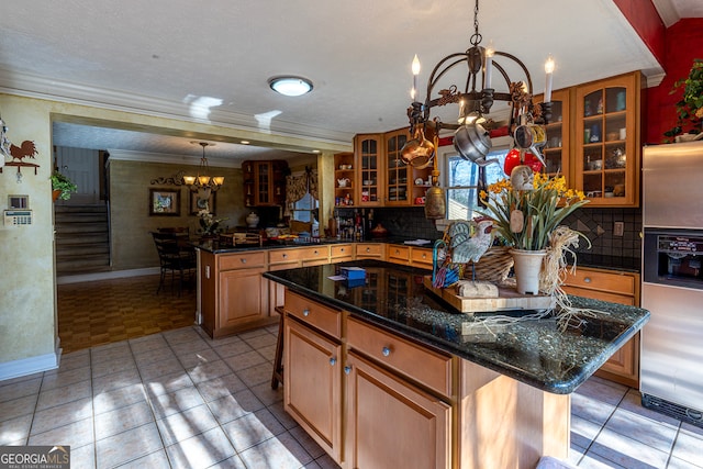 kitchen featuring plenty of natural light, a center island, sink, appliances with stainless steel finishes, and decorative light fixtures