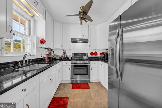 laundry area featuring crown molding, hardwood / wood-style flooring, washing machine and dryer, and a textured ceiling